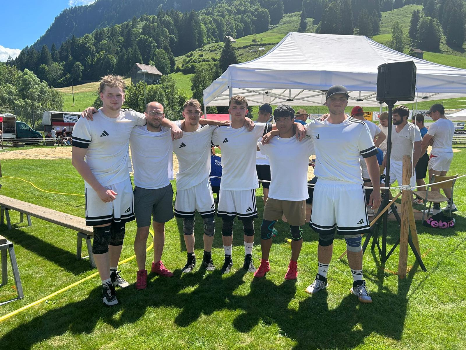 Die sechs Ringer des TV Olten vor den Wettkämpfen
